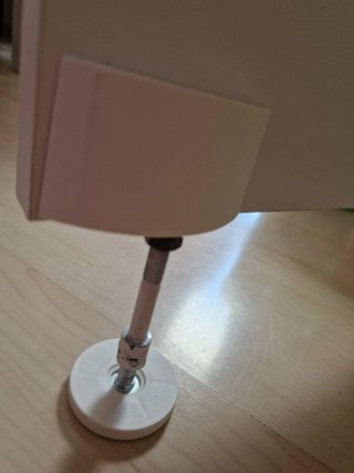 Escritorio infantil IKEA con panel y baul