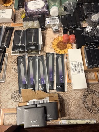 Kiko Milano - Lot de 150 articles