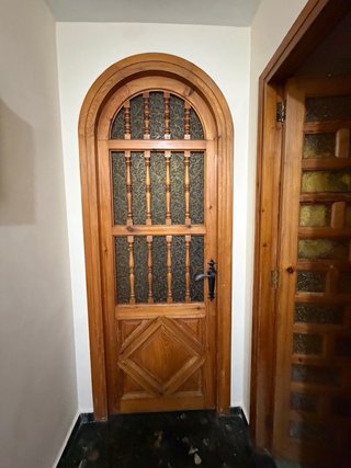 Puertas de madera maciza estilo castellano