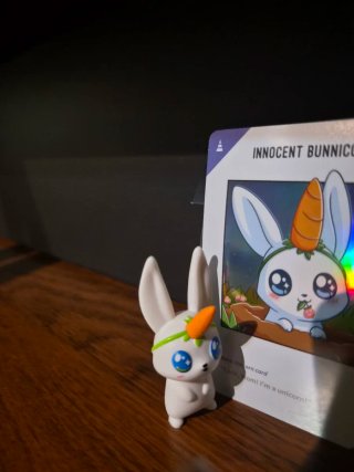 Figura Unstable Unicorns + Carta