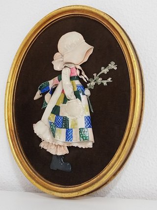 Quadro Ovale Vintage, Bambina in Rilievo