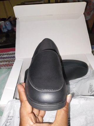 Zapatos de trabajo nuevos