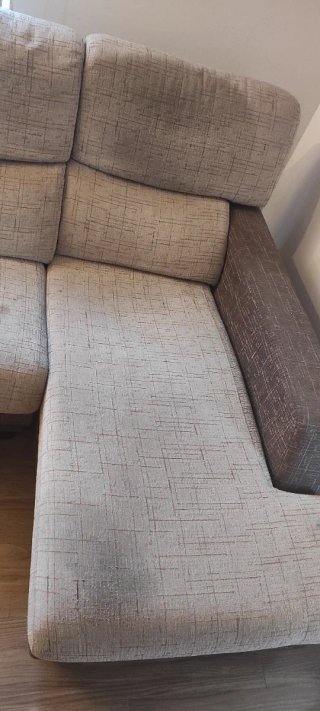 Sofá chaise longue beige y marrón