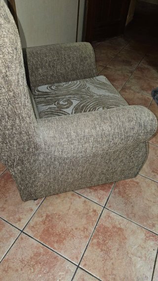 Sillón orejero tapizado impecable