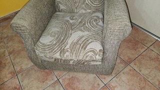 Sillón orejero tapizado impecable