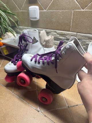 Patines blancos 4 ruedas T.33