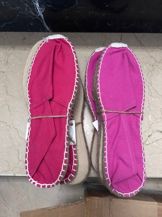 Sandalias de esparto fucsia y rojas