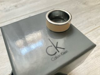 Anillo Calvin Klein Beige y Plateado