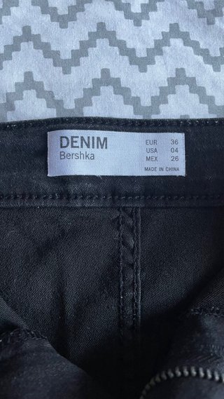 Pantalón corto negro Bershka