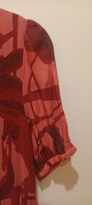 Vestido estampado floral rosa y rojo