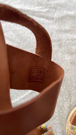 Sandalias de piel con cuña