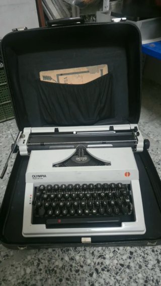 Máquina de escribir Olympia Regina De Luxe
