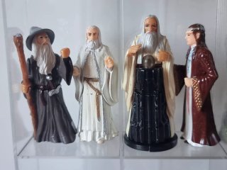 Figuras El Señor de los Anillos Kinder con vitrina