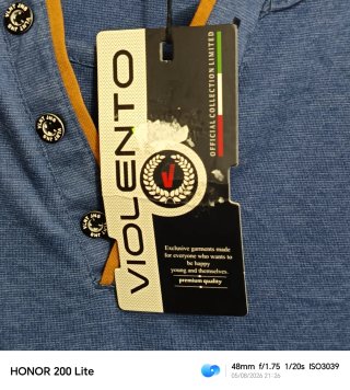 Camiseta azul con bolsillo