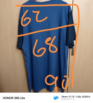 Camiseta azul con bolsillo