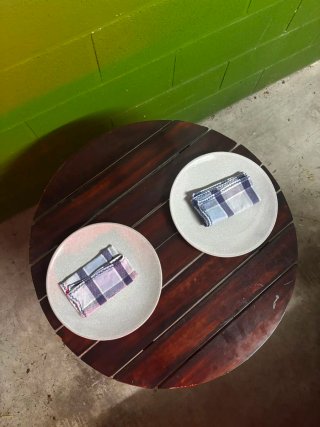 Mesa redonda de madera