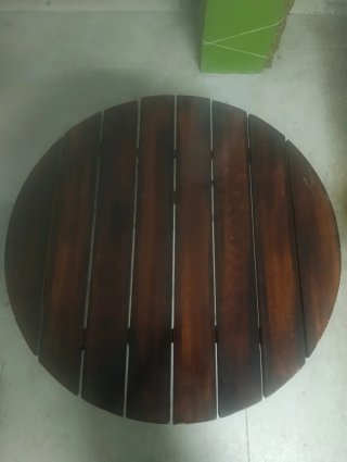 Mesa redonda de madera