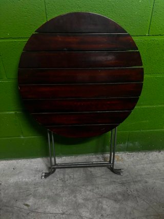 Mesa redonda de madera