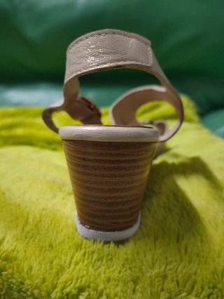 Sandalias elegantes beige