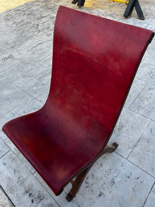Sillón de cuero y madera