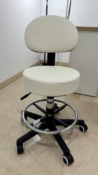 Taburete con respaldo