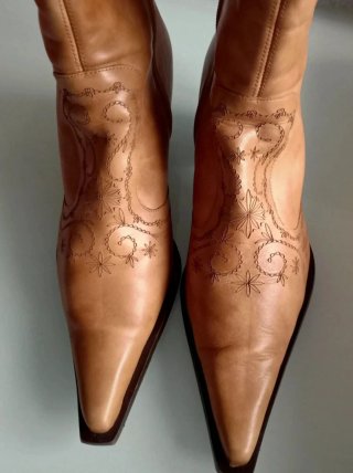 ✅ BOTAS DE PIEL DE SERRAJE. N°40.