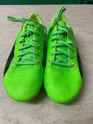 Botas de fútbol Puma Talla 41 con tacos