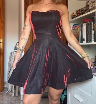 Vestido fiesta corto plateado y burdeos metalizado