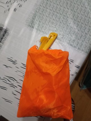 Sombrilla de suelo naranja y azul