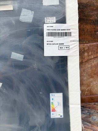 Espejo LED Roca Mitos 80 cm – Nuevo, sin estrenar