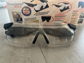 Occhiali ingranditori con luce Power Zoom Max