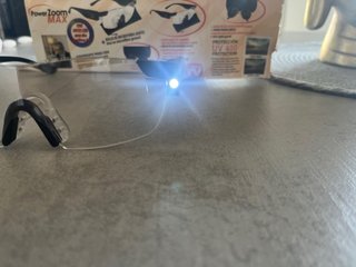 Occhiali ingranditori con luce Power Zoom Max