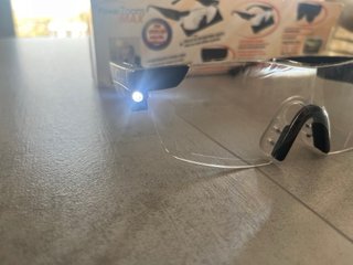 Occhiali ingranditori con luce Power Zoom Max