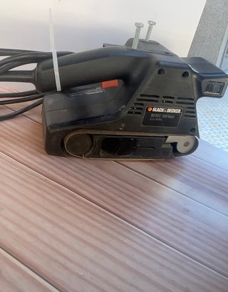 Lijadora Banda Black&Decker BD83E 500W