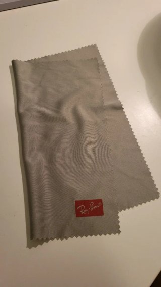 Occhiali da sole Ray-Ban quasi nuovi