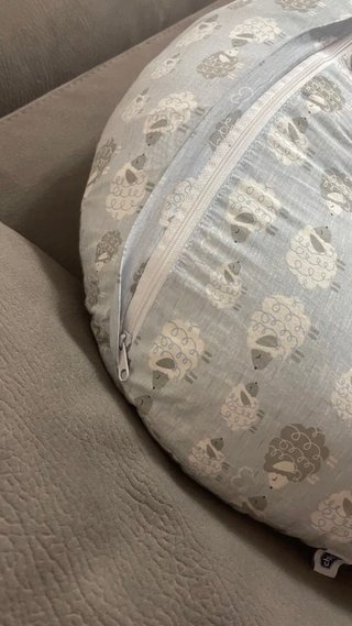 Cojín de lactancia con estampado de ovejas