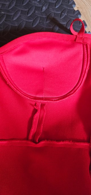 Vestido rojo con abertura