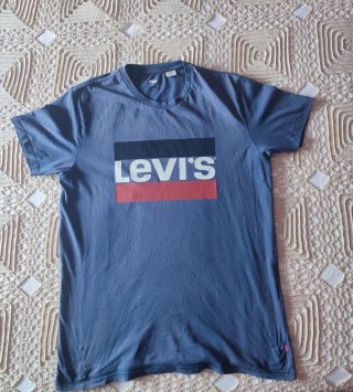 Camiseta Levi's Azul Marino.