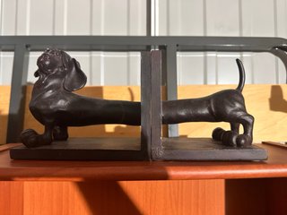 Sujetalibros Perro Salchicha Bronce