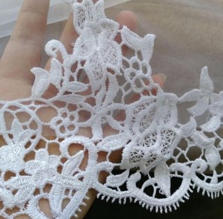 Velo de novia blanco con encaje 3x1,6 cm