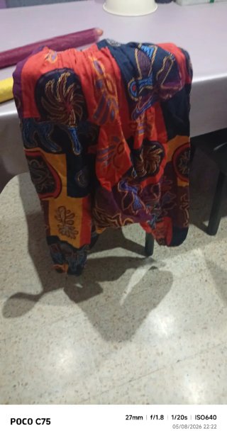 Ropa de mujer y hombre multicolor