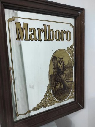 Specchio Marlboro con cornice in legno