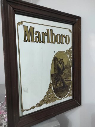 Specchio Marlboro con cornice in legno
