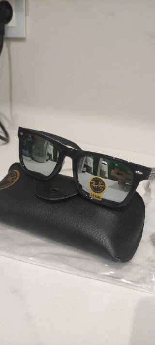 Gafas de sol Rày-Ban Wayfarèr negras y plateadas