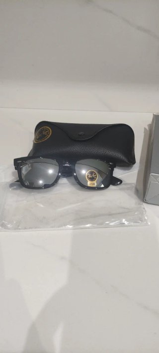 Gafas de sol Rày-Ban Wayfarèr negras y plateadas