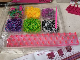 Kit per braccialetti con telai e anellini Rainbow