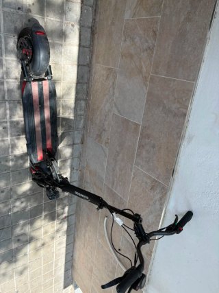Patinete eléctrico con doble faro