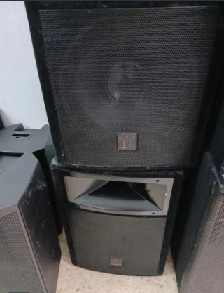 Altavoces pasivos negros