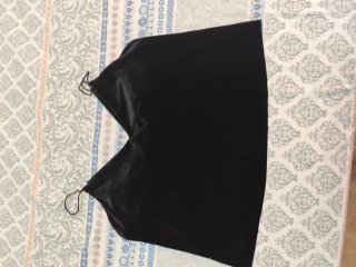 Top negro de terciopelo con tirantes