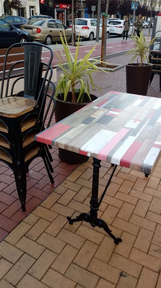 Mesa Exterior Forja y Resina Multicolor